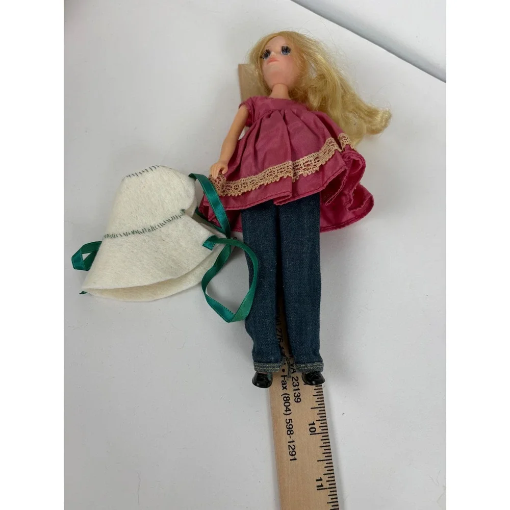 Vintage Hasbro World of Love Flower‎ Doll Blonde Pink Tunic Pants Hat Shoes 9